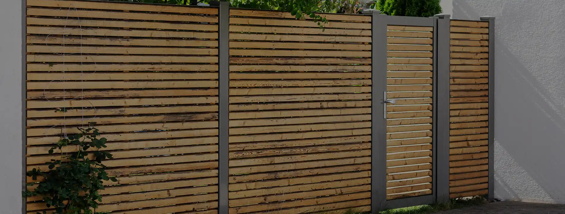 Portails et portillons en bois de châtaignier en Isère